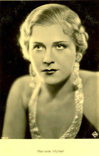 Гипнотизёр и человек вне диагноза: как Адольф Гитлер умел завоевать массовое сознание немцев