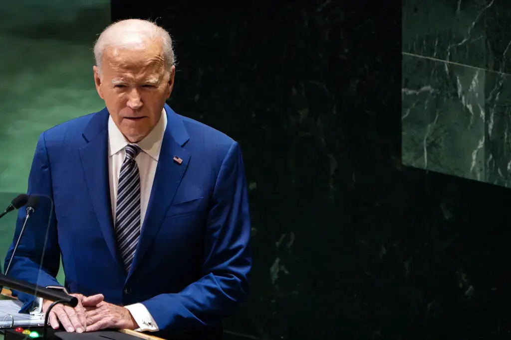 Байден присоединится к работникам автомобильной промышленности на пикете в Мичигане, что станет историческим шагом