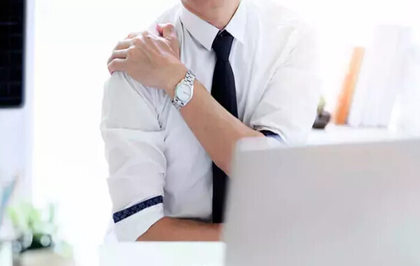 Боль в суставах преследует офисных работников! 10 мер, которые можно предпринять для ее предотвращения