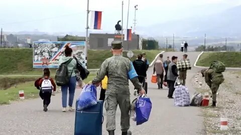 Что теперь будет со 150 тысячами армян из Нагорного Карабаха? 3 возможных варианта развития событий.