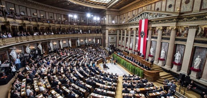 "Австрийские власти выражают поддержку продолжению диалога с Россией"