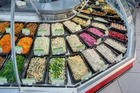 Как в магазинах продают испорченные товары