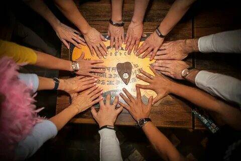 Духовная философия, основанная на уверенности возможности общения с духом умерших.