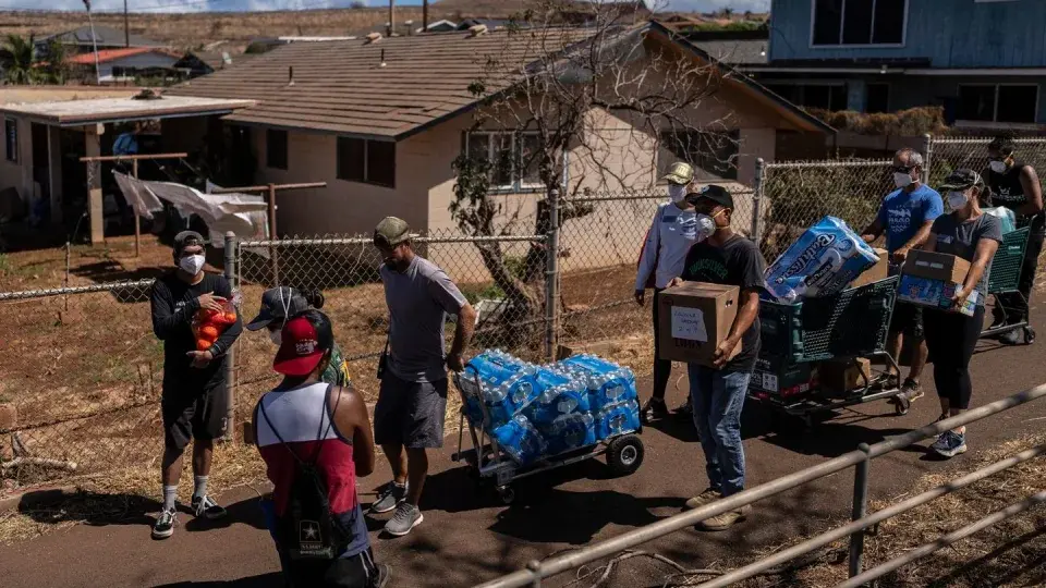 После смертельных пожаров на Мауи разрешено возвращение первых беженцев