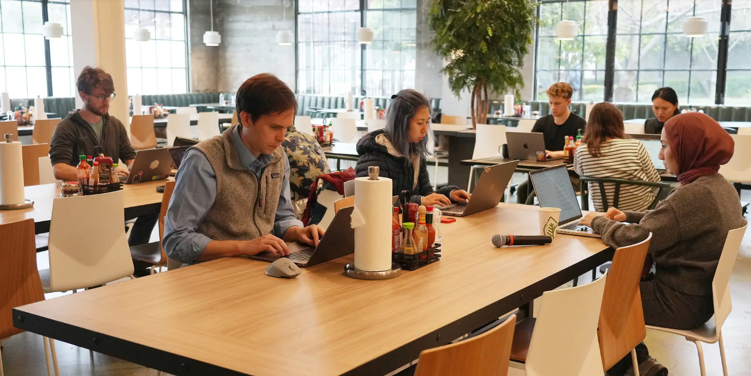 OpenAI планирует повысить ставку в гонке искусственного интеллекта в сфере технологий!