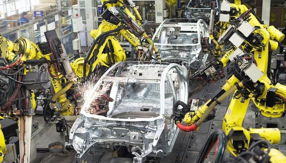 Развитие технологий в производстве автомобилей: Промышленная эволюция на колесах.