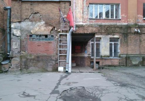 Теракт в Петербурге – неизвестный забросал военкомат взрывчаткой