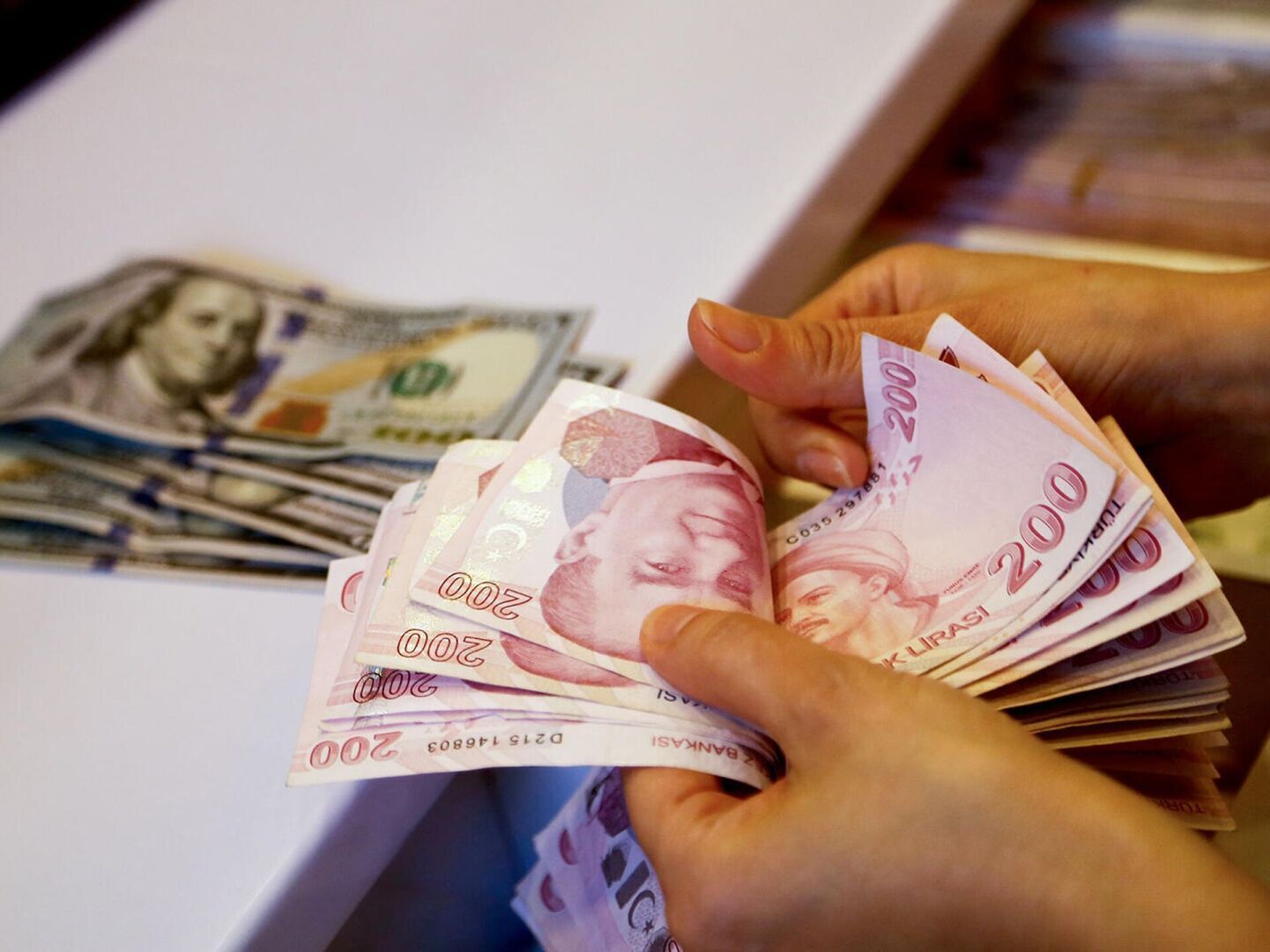 Турецкая лира на новом историческом минимуме: причины и последствия