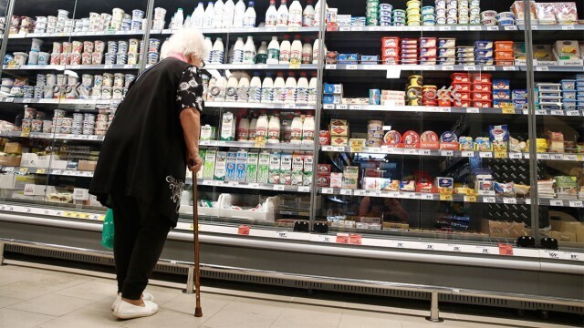 В Госдуме поддержали предложение о предоставлении пенсионерам бесплатных товаров, у которых истекает срок годности.