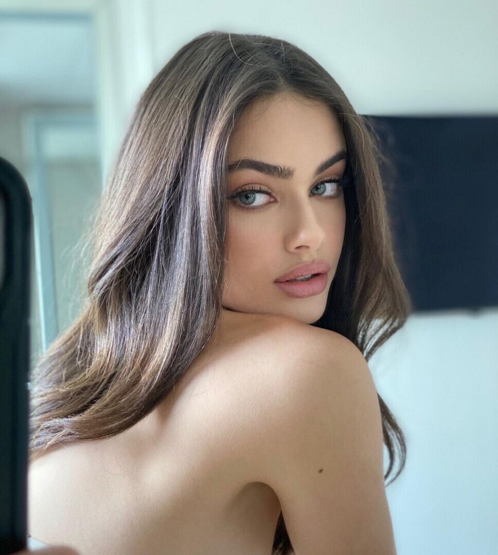 "Искусство Красоты: Портреты Самых Великолепных Женщин Мира"