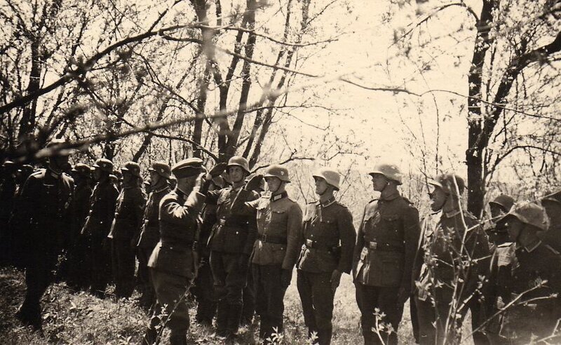 Что партизаны сделали с предателем из числа местных жителей деревни.