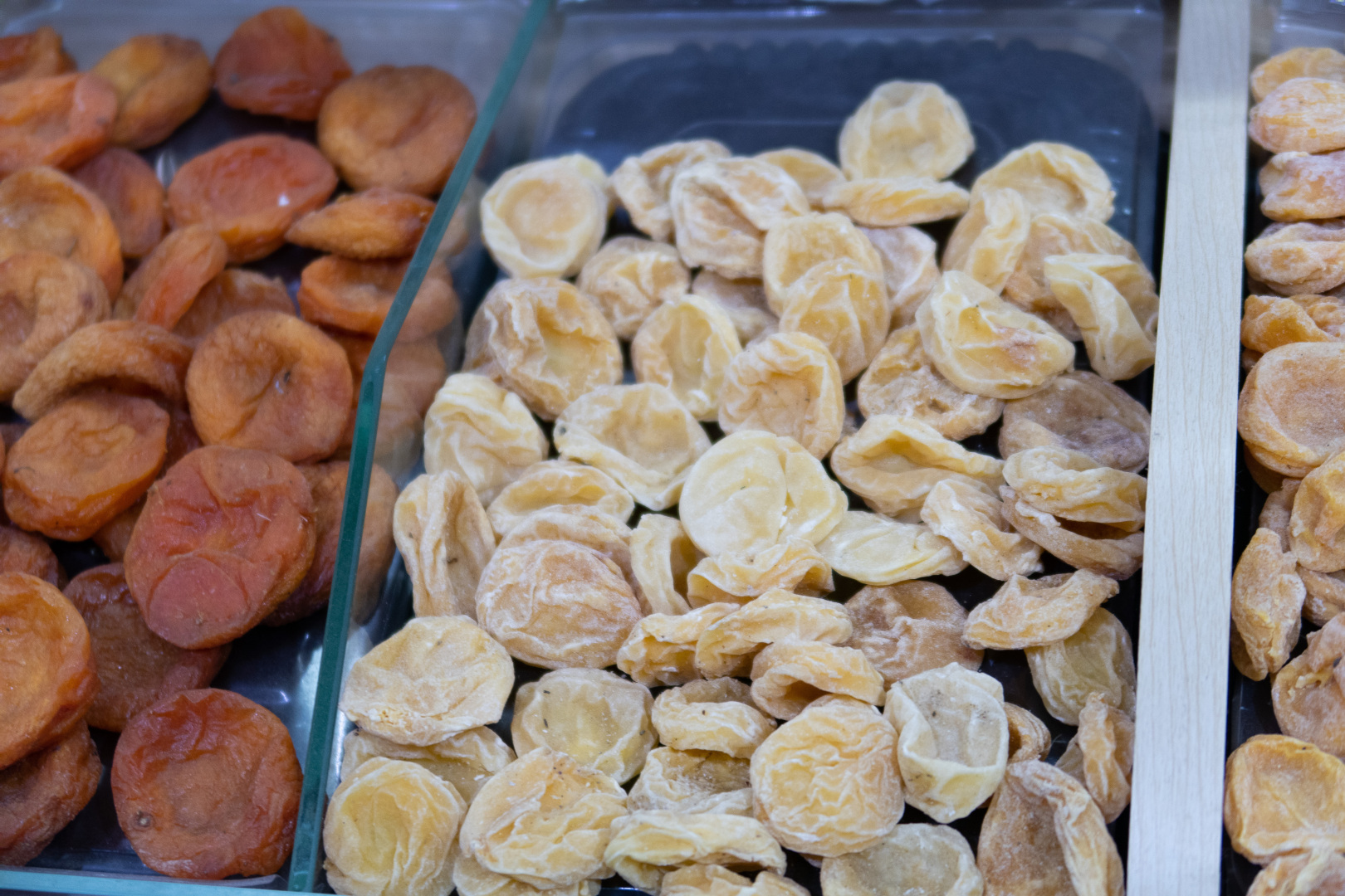 Как нас обманывают на рынке. Полезные сухофрукты и орехи: как выбрать