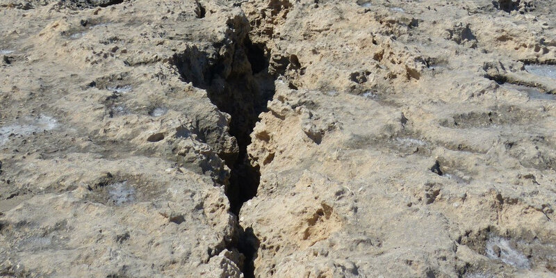 Геологические и климатические факторы, обуславливающие образование разломов почвы на юго-западе США