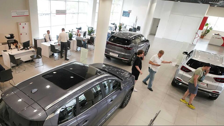 Цены на автомобили бьют рекорды. Средняя уже 3 миллиона, и дальше будет расти