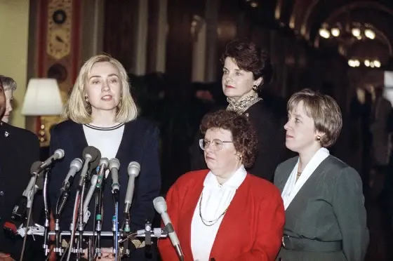 Сенатор Дайан Файнстайн, первопроходец в политике США и женщина, занимавшая пост в Сенате дольше всех, умерла в возрасте 90 лет.