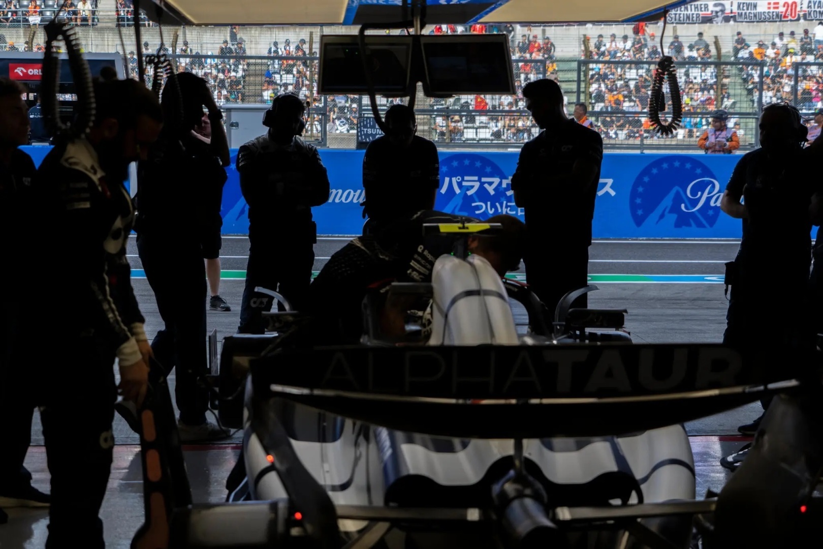 Японский гонщик с горшком и детским лицом, ставший культовой звездой