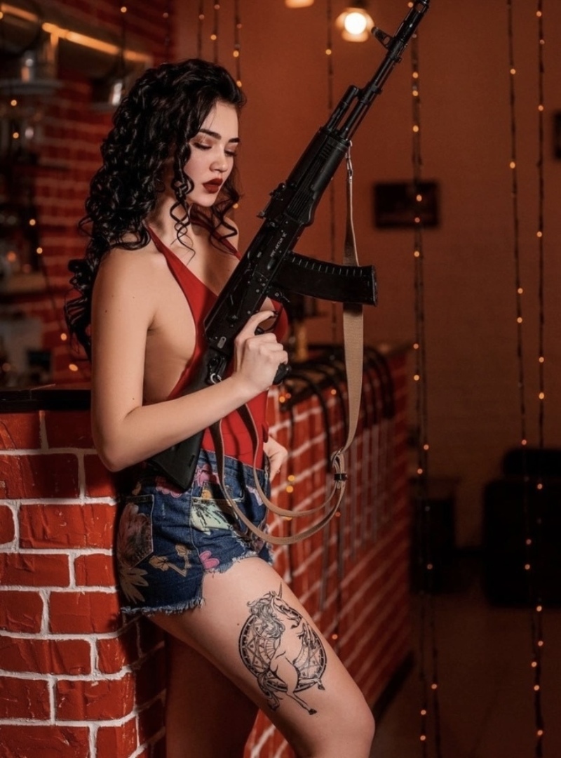 Очередной скандал в школе: блогер возмутился личной жизнью учителя из-за фотографий