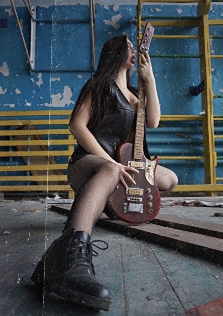 Очередной скандал в школе: блогер возмутился личной жизнью учителя из-за фотографий