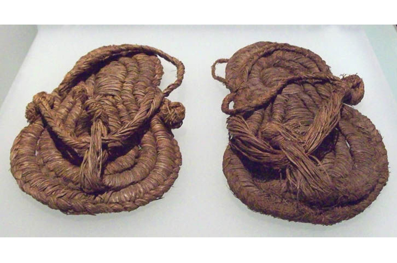 Самая старая обувь в мире? Сандалиям, найденным в пещере летучих мышей, тысячи лет, показало исследование