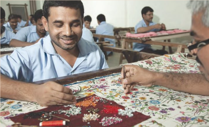 Одежда: Роскошные дома моды… шьют индийские мастера – история, которую рассказывают этикетки