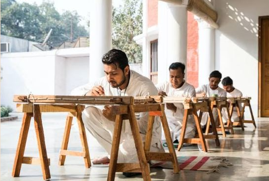 Одежда: Роскошные дома моды… шьют индийские мастера – история, которую рассказывают этикетки