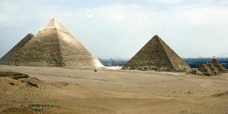 Сенсационное Открытие в Египетской Пирамиде: Обнаружены Восемь Новых Кладовых с Уникальными Артефактами и Документами