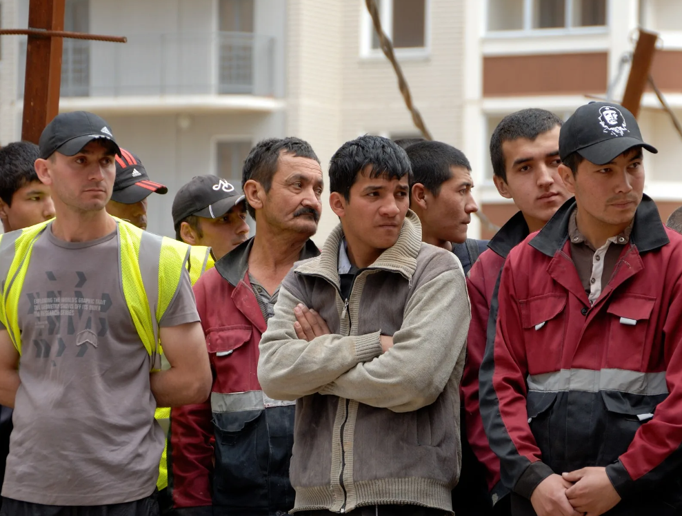 ⚡Серьезный звоночек для мигрантов в России - Дмитрий Медведев наконец-то решился на ответственный шаг?👆