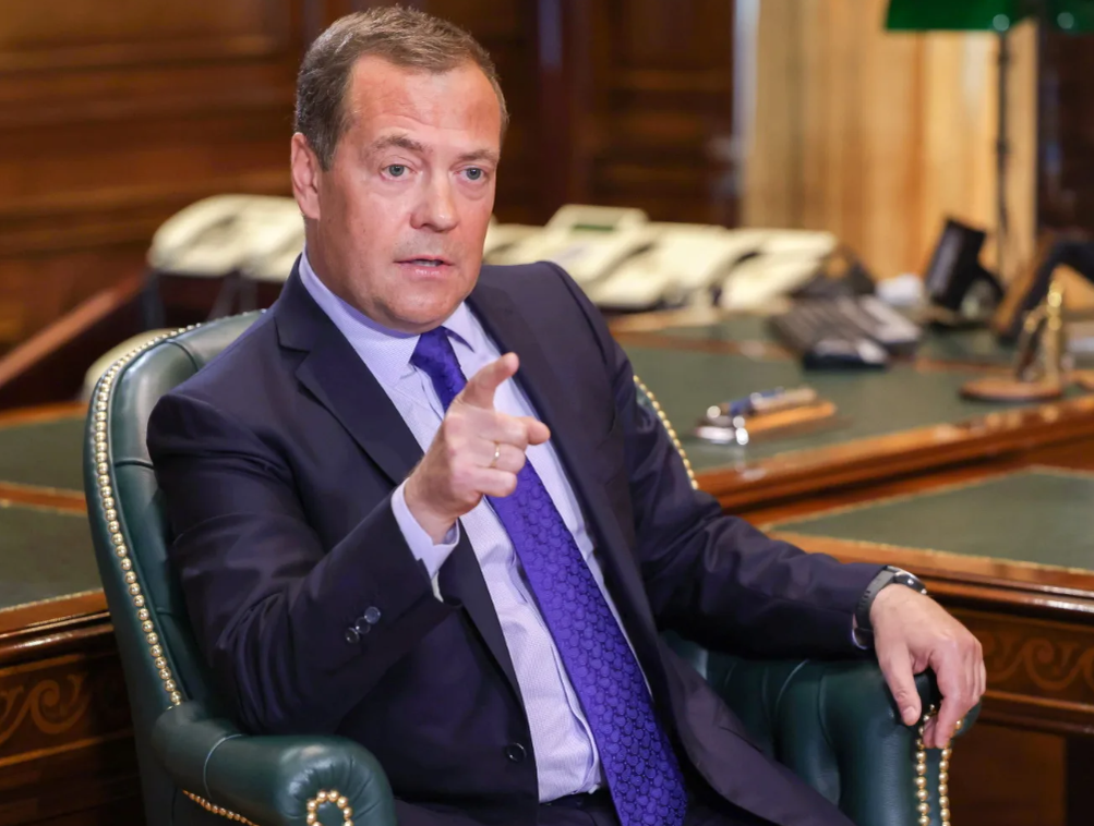 ⚡Серьезный звоночек для мигрантов в России - Дмитрий Медведев наконец-то решился на ответственный шаг?👆