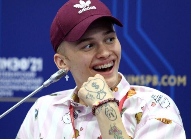 Д. Милохину официально выписали повестку и призвали в армию. Но нужен ли он российской армии? И стоит ли он внимания российских граждан?