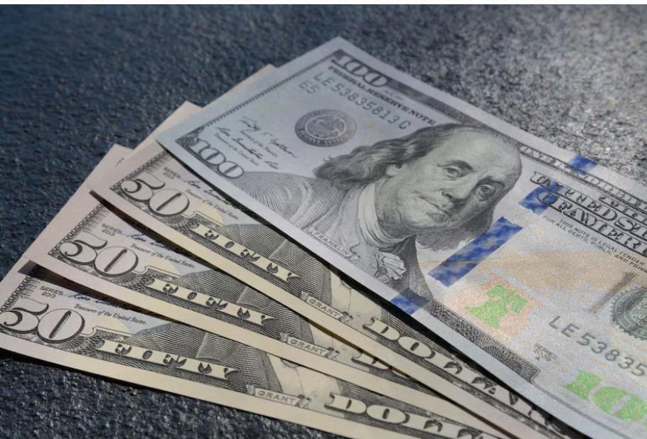 Курс доллара превысил 100 рублей