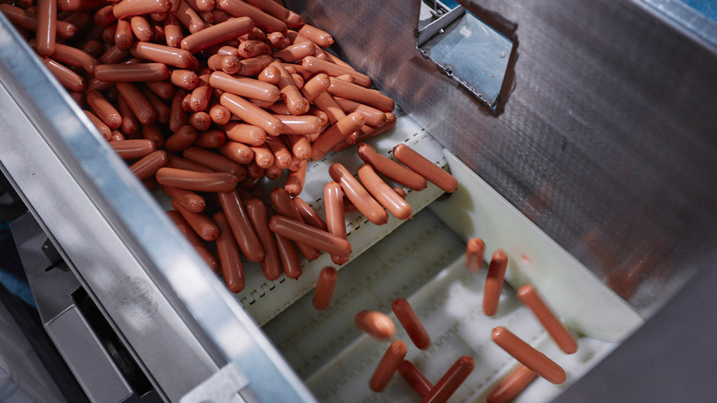 Колбаса уже давно не мясо! Какое чудо обнаружили в мясном продукте?!