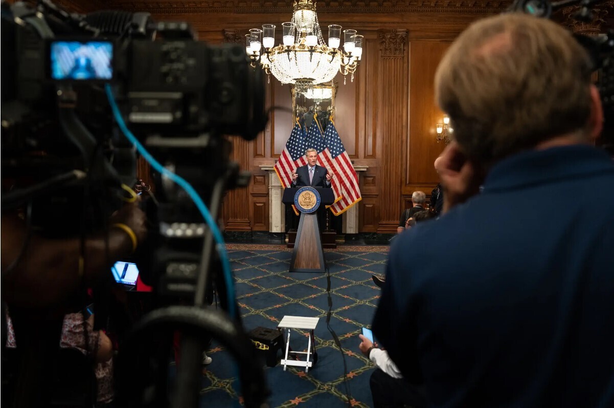 Палата представителей парализована, без спикера после свержения Маккарти