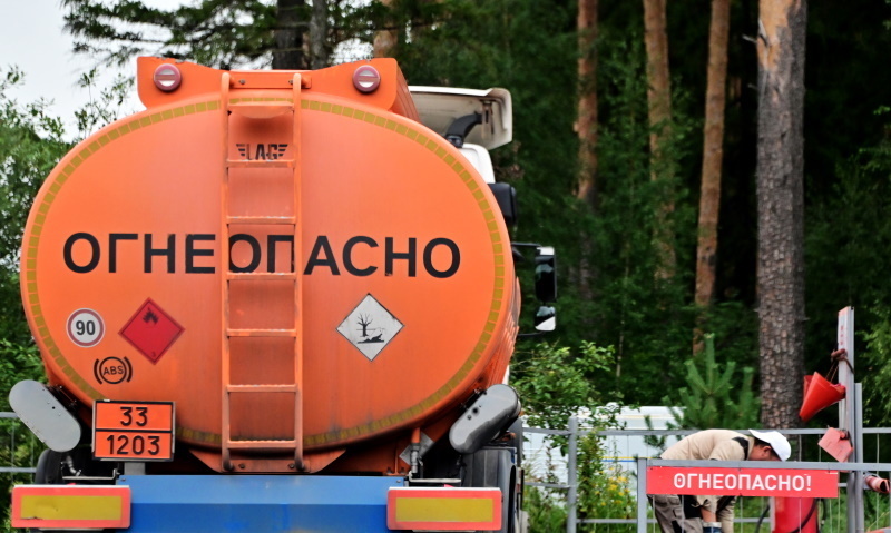 ФАС вынесло предупреждение. Цены на бензин должны начать снижаться?