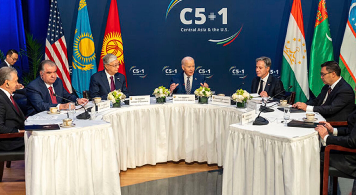 Как Среднюю Азию не корми, все равно на Запад смотрит