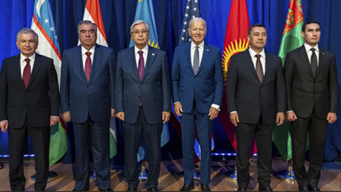 Как Среднюю Азию не корми, все равно на Запад смотрит