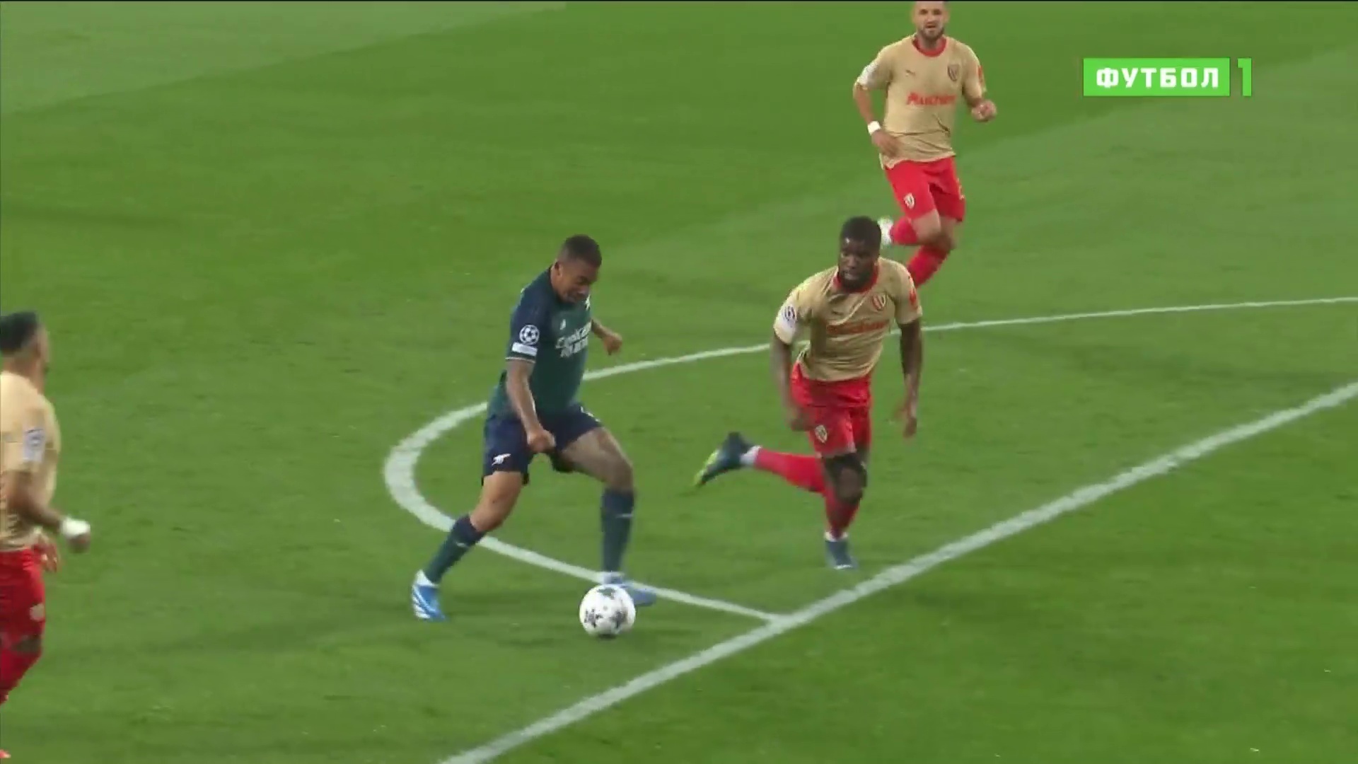 Кроваво-золотые нанесли "Арсеналу" первое поражение в сезоне