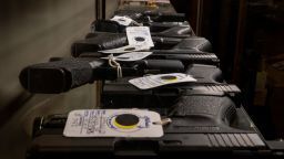 В новом отчете показано, что количество самоубийств с применением огнестрельного оружия в США достигло рекордного уровня