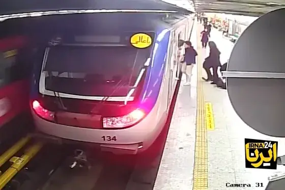 Она вошла в метро без платка. Что произошло дальше?