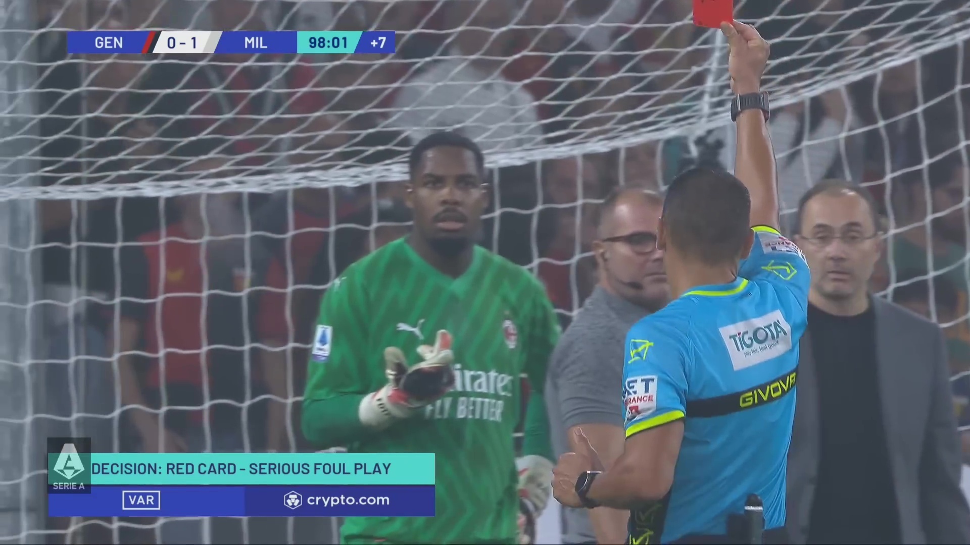 «Милан» вырывает первое место в серии А с Оливье Жиру в воротах