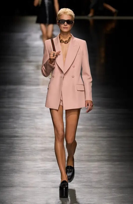 Ключевые вещи MFW ss24: платье-миди, костюмный пиджак, приталенный жилет и многое другое