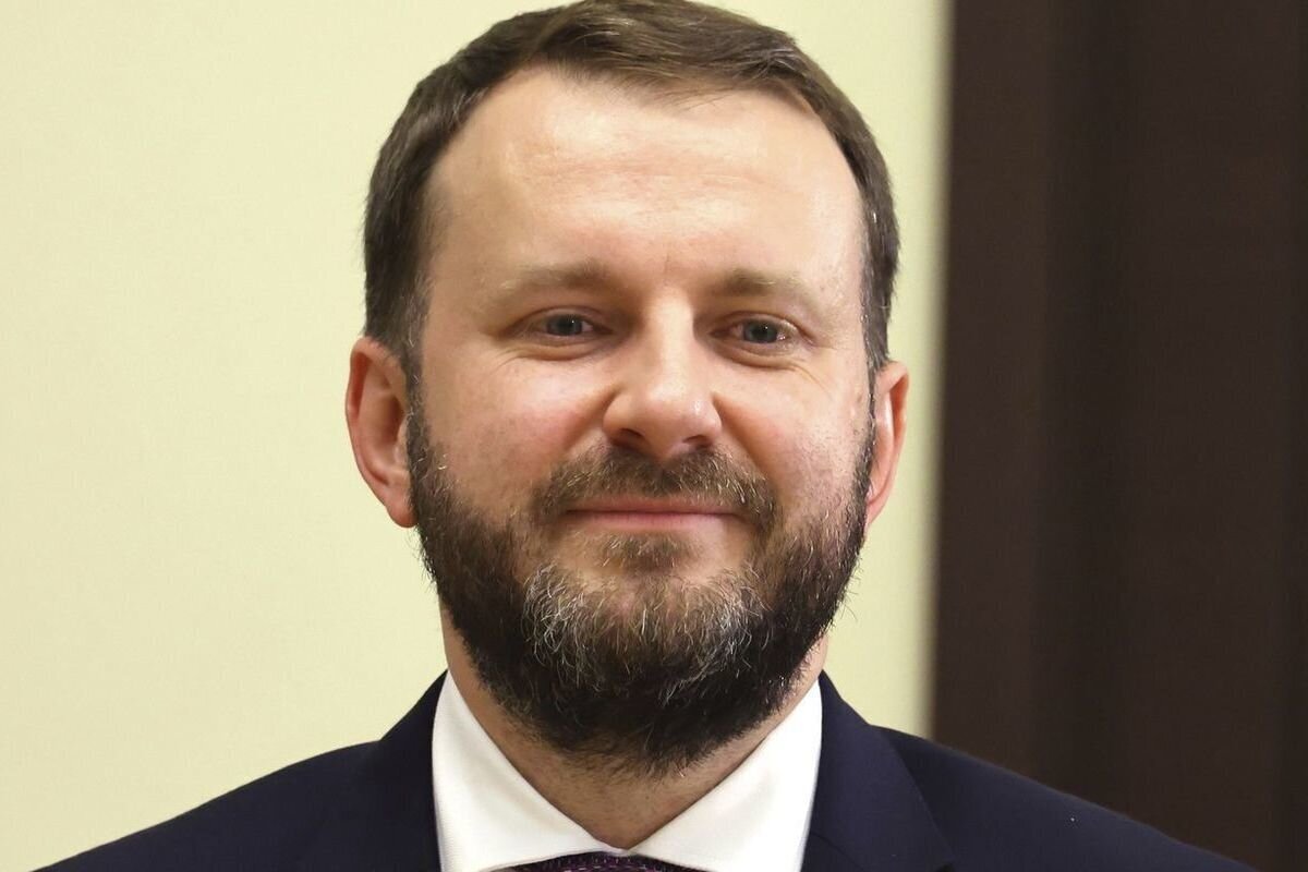 Силуанов и Орешкин отчитались перед гражданами о росте доллара и падении рубля