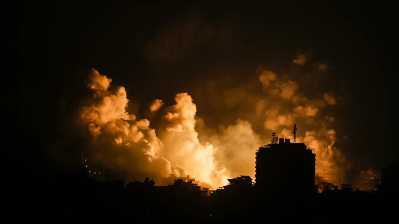 Израиль стремится ‘уничтожить’ ХАМАС, поскольку сектор Газа страдает от разрушительных бомбардировок