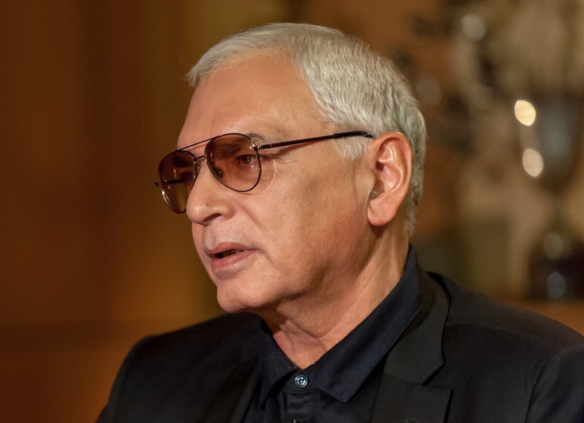 «Что было сделано за последние 30 лет в пользу страны и народа?»:Вопрос, властям,высказывающим критику в адрес Ленина,Сталина, Брежнева.Личное мнение