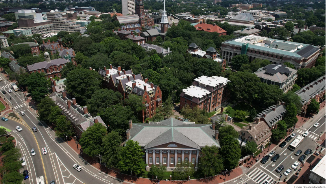 Студенческие группы Гарварда выступили с антиизраильским заявлением. Руководители компаний хотят внести их в черный список