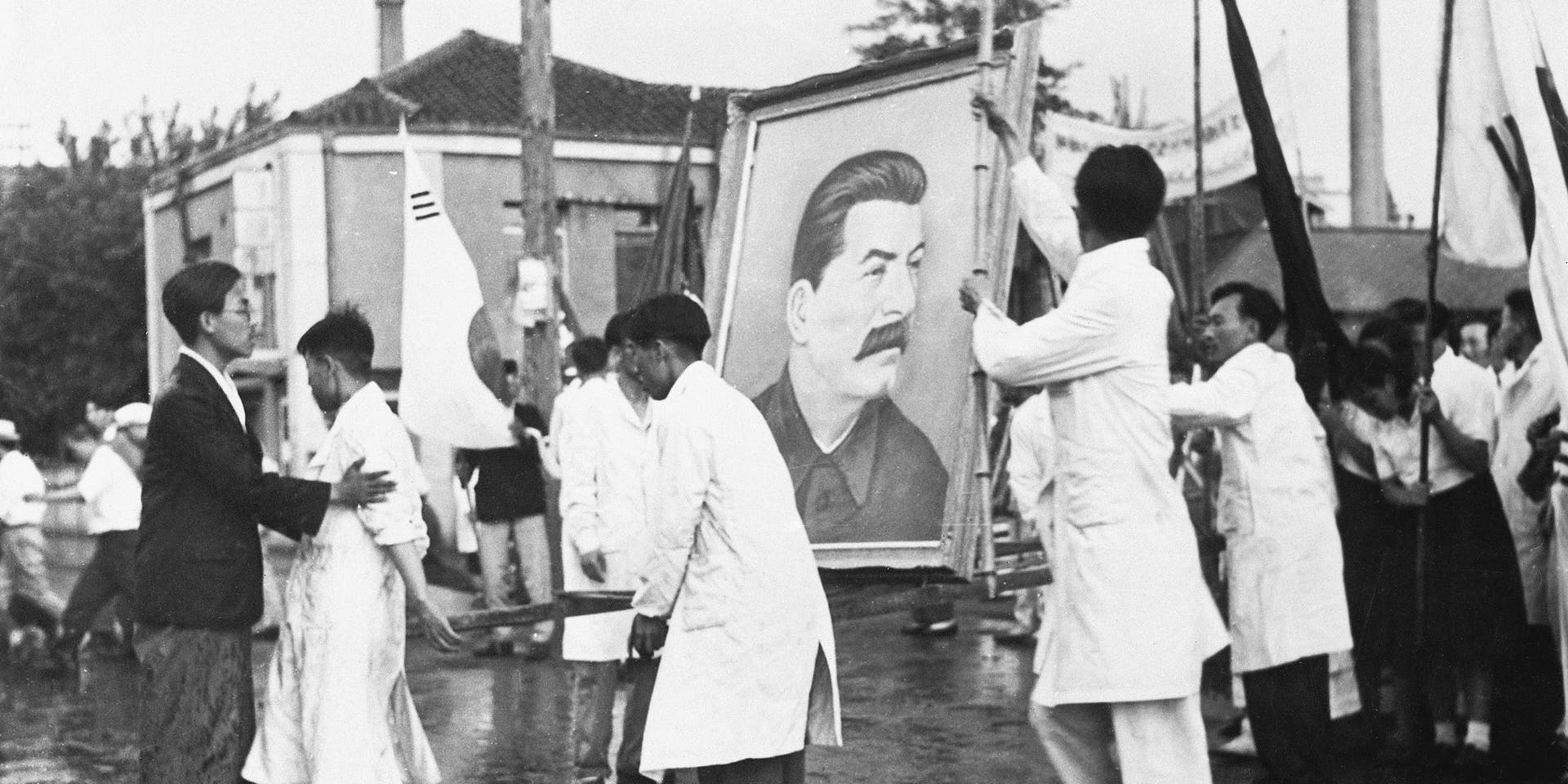 Почему Сталин поддержал начало Корейской войны? Коммунистическая Северная Корея вторглась в Южную Корею в 1950 году с одобрения Иосифа ...