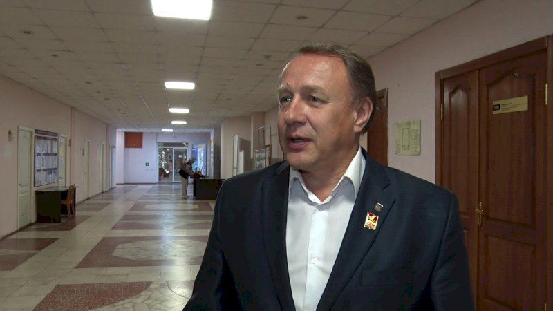 Челябинский депутат из «Единой России» писал несуществующие просьбы на выделение денег от лица жителей, а средства из бюджета забирал себе.