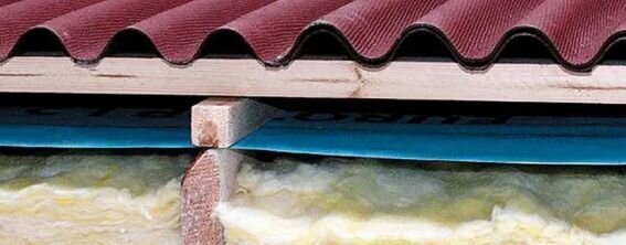 Бетонная крыша, супер-толстые стены и отсутствие водостоков – это главные признаки хорошего, добротного загородного дома