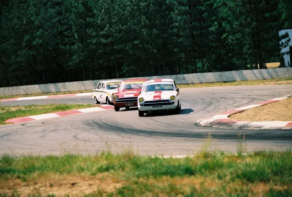 Самый быстрый в мире автомобиль, разрешенный для дорожного движения: Ford GT 2006 года выпуска развивает скорость более 500 километров в час