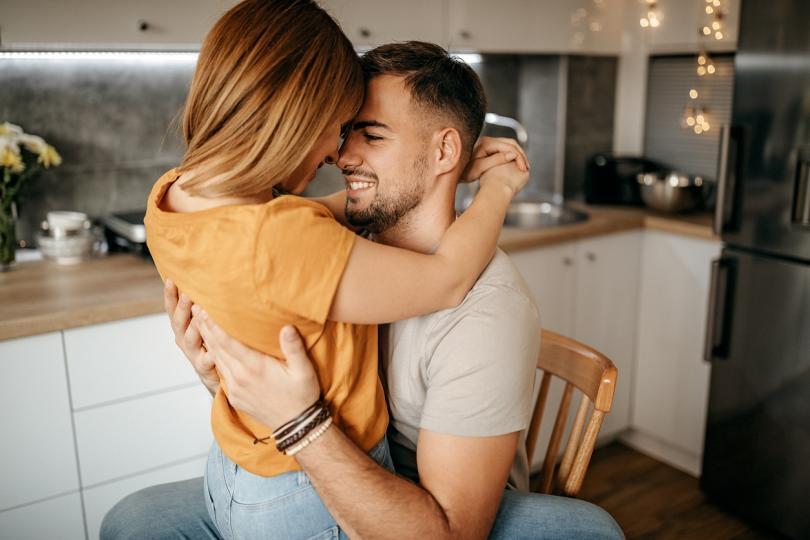 Лайки против обнимашек: Как соцсети угрожают нашей личной жизни