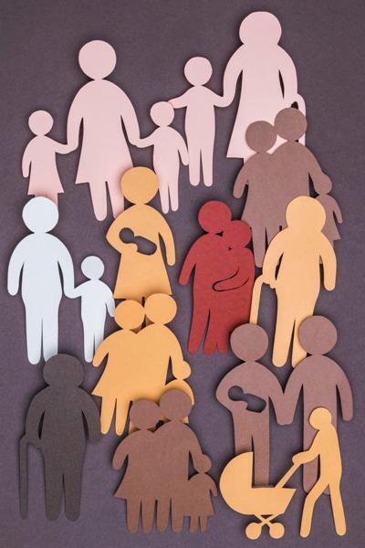 Семья - основа общества. Важность семейных ценностей и традиций.